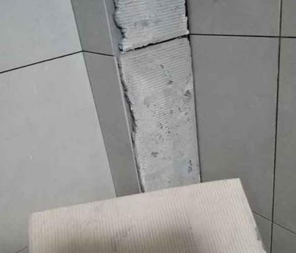聂荣瓷砖空鼓维修公司分享下厨房瓷砖脱落的补救措施。